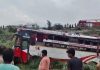 आगरा लखनऊ एक्सप्रेसवे से नीचे गिरी डबर डेकर बस, 2 लोगों की मौत, 50 घायल