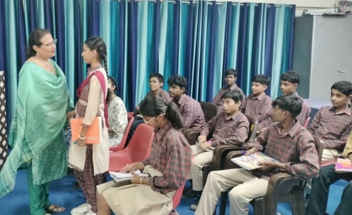 deo-lalita-arora-at-purhiran-school-hoshiarpur