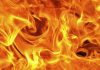 बदमाशों ने 15 वर्षीय लड़की को लगाई आग, हालत गंभीर