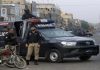 पाकिस्तान में अज्ञात बंदूकधारियों का आतंक, 2 पुलिसकर्मियों का किया कत्ल
