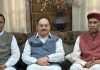 पूर्व सीएम धूमल से मिलने पहुंचे केंद्रीय मंत्री जेपी नड्डा