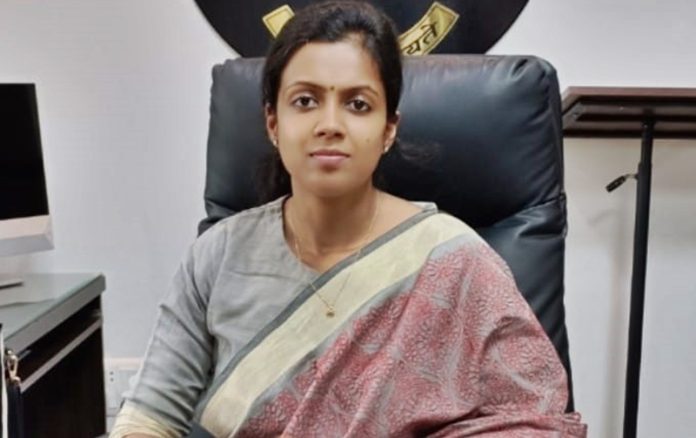aashika-jain-ias-hoshiarpur-DC