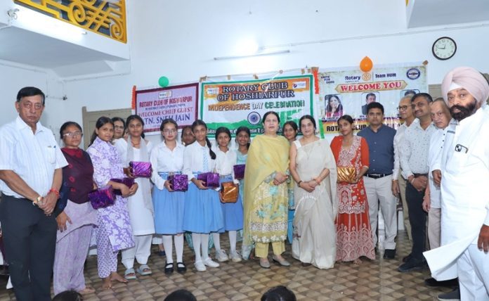 rotary-club-15-8-2025-ad-arya-school-hoshiarpur-punjab