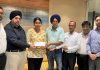 सरवत दा भला ट्रस्ट ने बेटी जसप्रीत को दिया कालेज फीस का चैक