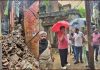 शीतला मंदिर के समीप पुराने घर की छत गिरी, फायर कर्मियों ने 2 बच्चों सहित 5 लोगों को सुरक्षित निकाला