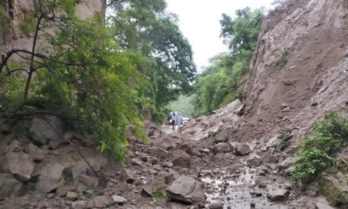 land-slide-una-road-hoshiarpur