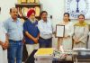 नेत्रदान के प्रति जागरूकता फैलाने के लिए प्रि. डा. भल्ला को किया सम्मानित