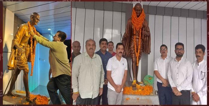 gandhi and sastri