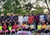विधायक जिंपा ने राउंडग्लास फाउंडेशन द्वारा भेजी गई हॉकी किटें खिलाड़ियों को भेंट की