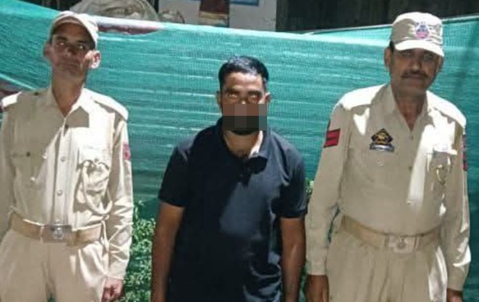 j&k arrest Absconder at IGI Airport