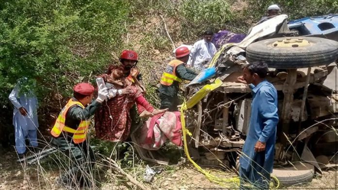 pakistan truck accident