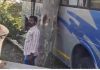 स्कूली बच्चों से भरी बस पेड़ सें टकराई, ड्राइवर-कंडक्टर सहित 11 घायल