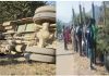 निजी बस अनियंत्रित होकर सड़क के किनारे पलटी, जानी नुकसान से बचाव