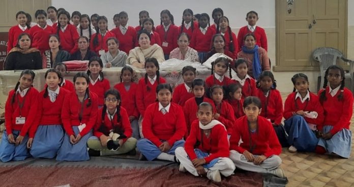 school distribute sweaters