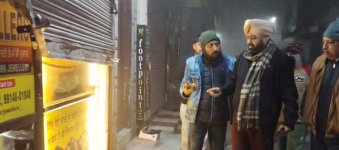 thieves target goldsmiths shop