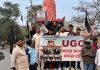 UGC के नए कानून को लेकर हो रहा जमकर विरोध, लोग कपड़े उतारकर जता रहे रोष