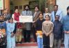 सरवत दा भला ट्रस्ट ने 10 विद्यार्थियों की फीस का एक लाख रुपए का दिया चैक