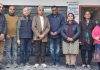 शर्मा परिवार यूके ने बच्चों को भेजी सामग्री, प्रबंधकों ने की भेंट