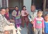 दाखिला मुहिम के तहत प्रीत नगर में बच्चों के अभिभावकों से मिले अध्यापक