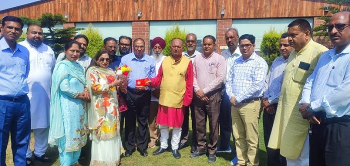 nri-jagpal-conate-25000-to-rotary-eye-bank-hoshiarpur-punjab