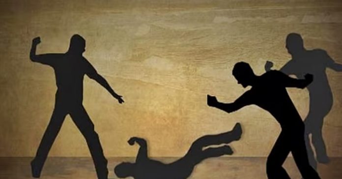2 people attack on people