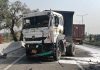 आपस में टकराए तीन वाहन, कैंटर चालक गंभीर घायल