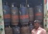 अवैध तरीके से स्टोर किए 451 LPG सिलेंडर व 8 वाहन जब्त