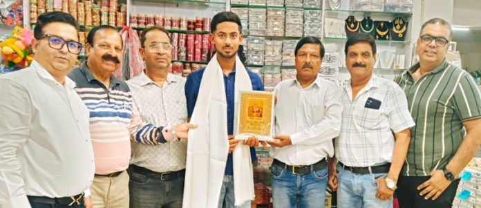 arora-vansh-hoshiarpur-honoured-aryan-arora-cricktrer
