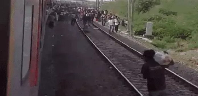 madh-pardesh-people-jumped