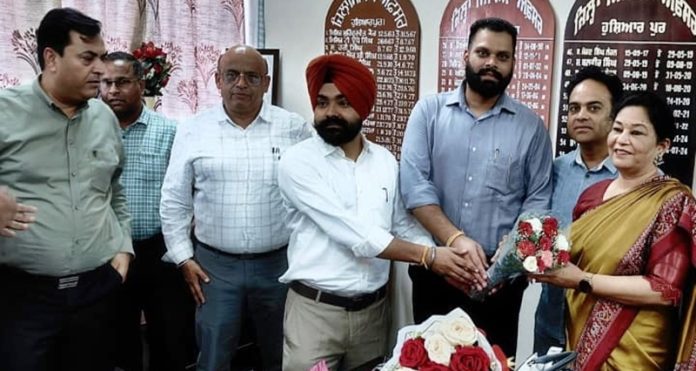 ministrial-staff-welcome-deo-hoshiarpur