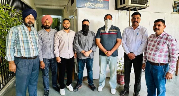 vigilance-arrest-inspector-junior-auditor-bribery