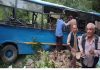 HRTC की बस खाई में गिरने के कारण कंडक्टर समेत 2 की मौत, 15 घायल