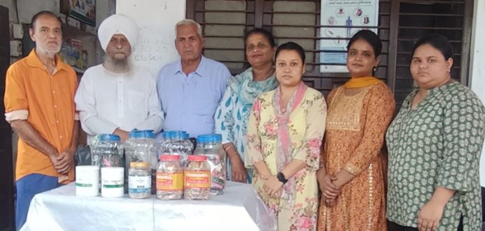ret.-baljit-distribute-medicines