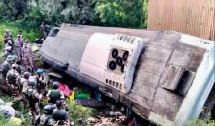 shri-nagar-bus- fell-down