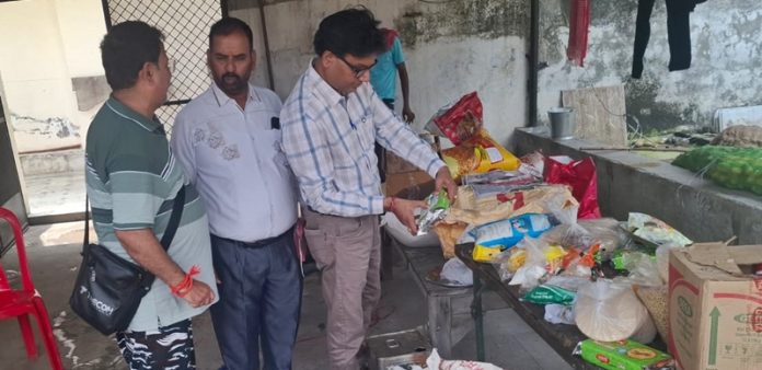 chintpurni-mela-checking-food-safety-team
