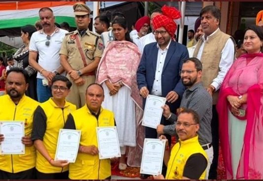 सिविल डिफेंस वॉलंटियर्स होशियारपुर को 15 अगस्त पर किया गया सम्मानित
