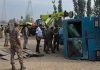 ट्रक ने CRPF की गाड़ी को मारी टक्कर, 5 जवान घायल
