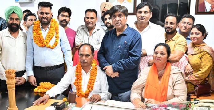 parveen-mayor-sinda-deputy-sandeep-deputymayor