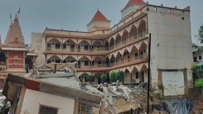 uttarpradesh-pragraj-ramnarayan-mandir-arge-part-collapsed