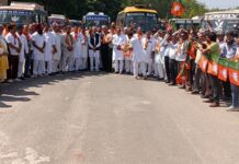 अमित शाह की रैली में शामिल होने के लिए भाजपा कार्यकर्ताओं का भारी काफिला रवाना