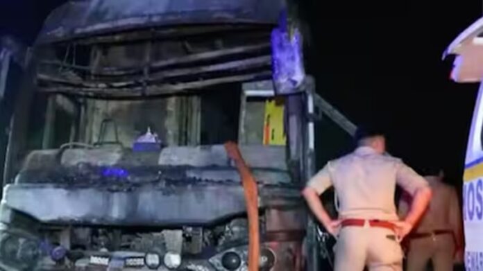 delhi-bus-caught-fire