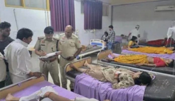 gurugram-kmp-expressway-accident-6-killed-16-injured-as-vehicle-carrying-devotees-overturns