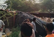 मजदूरों से भरी ट्रॉली और ट्रक की टक्कर, 2 महिलाओं सहित 3 की मौत, 30 घायल