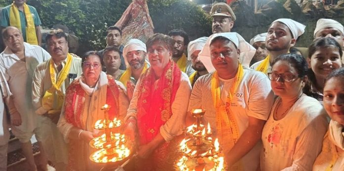 maa-ganga-ji-ki-aarti-mla-jimpa-mayor-and-singla-family