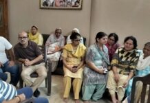 महाराणा प्रताप चौक पर हुए सड़क हादसे में मारे गए युवक पुष्पिंदर पुरी के परिवार से विधायक जिंपा ने जताया दुख