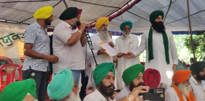 punjab-government-written-assurance-to-farmers-accept-demands