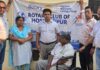 रोटरी क्लब ऑफ होशियारपुर ने बेसहारा 80% दिव्यांग को दी व्हीलचेयर