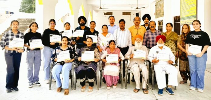 sanjiv-arora-eyedonation-19-people-fill-forms