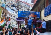 मतदाता सूचियों को लेकर कांग्रेस का जोरदार प्रदर्शन, निर्वाचन विभाग की दीवारों पर लिखा ‘वोट चोर’