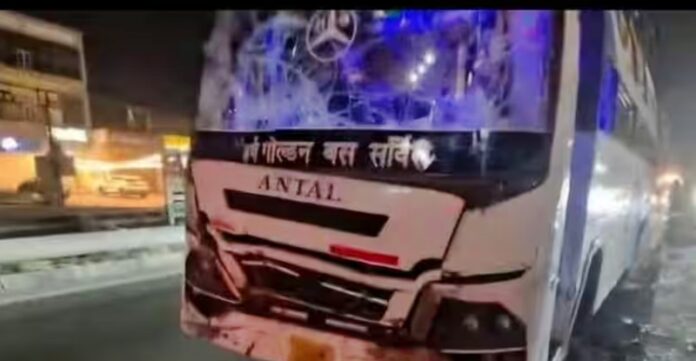 bareilly-bound-sleeper-bus-attacked-near-dera-bassi-passengers-injured